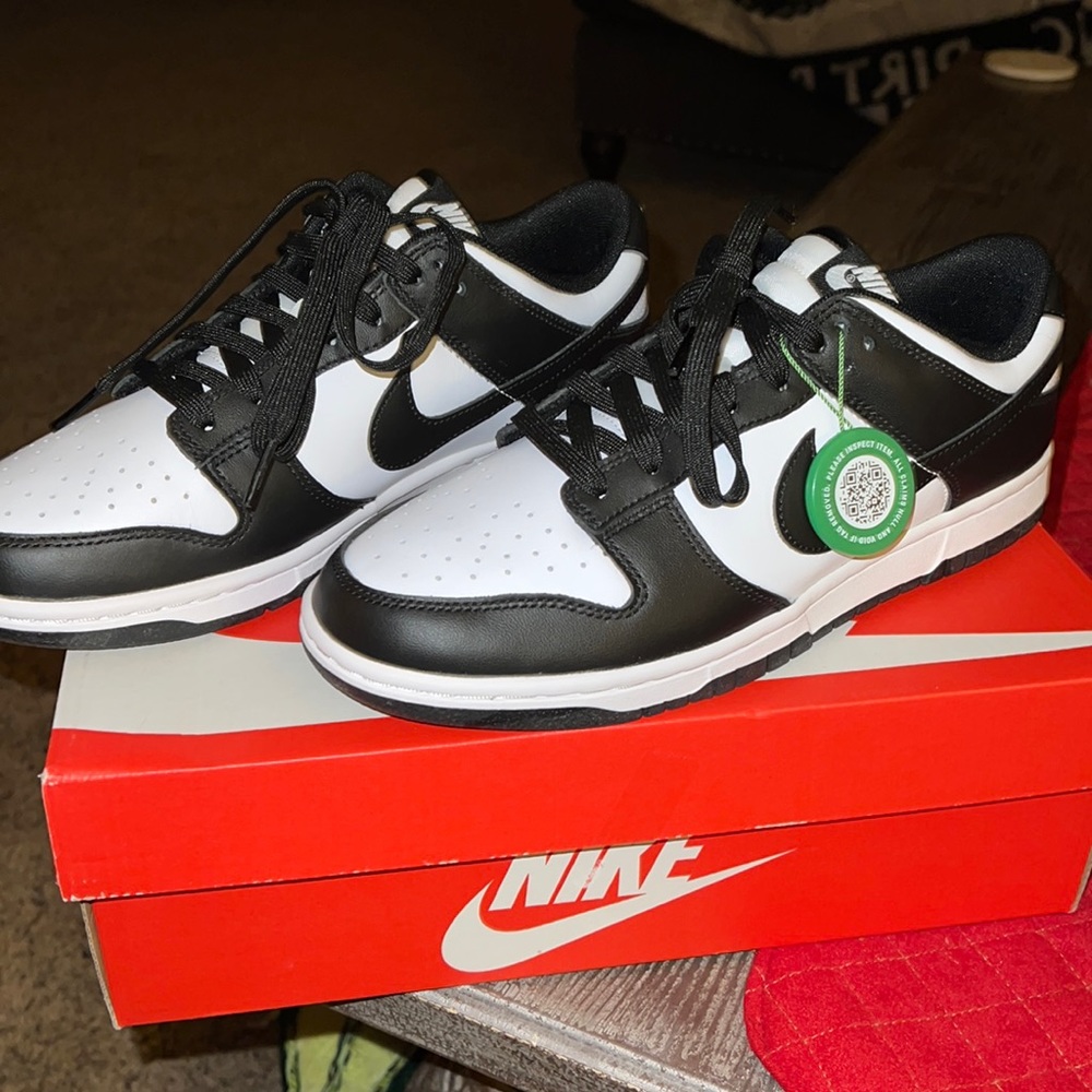 Nike Panda Low Dunks
